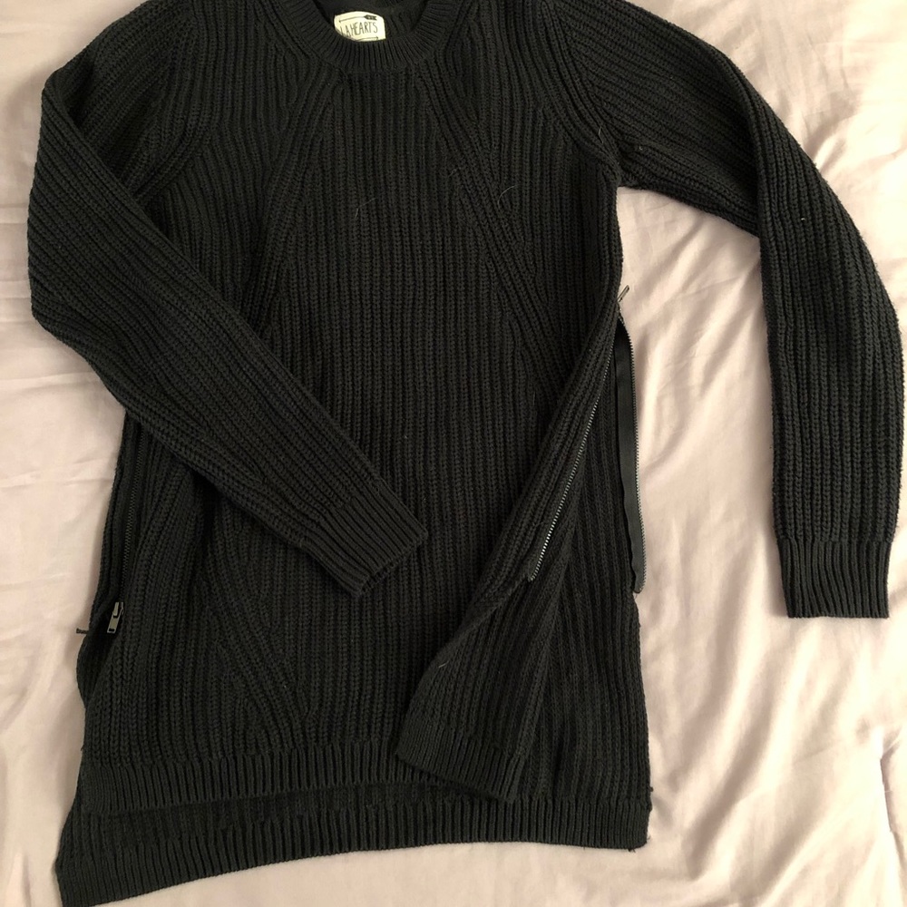La hearts black sweater with zippers on sides